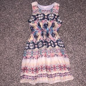 Small maternity dress, this dress can also be worn without being pregnant.